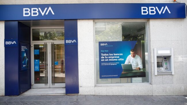 BBVA vuelve a dar agua gratis a su plantilla tras doce meses de ajuste de costes