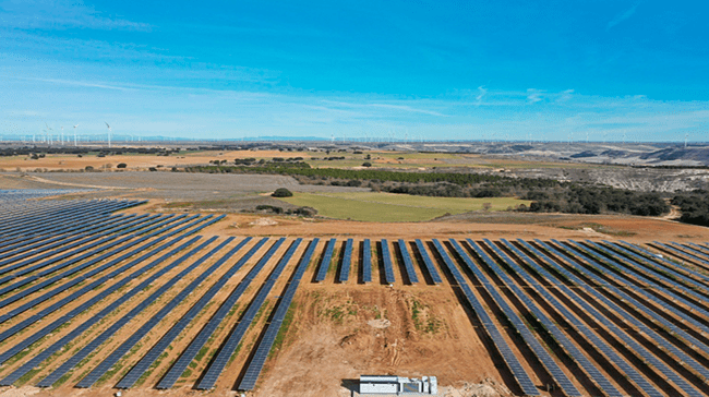 Iberdrola construye en Burgos la primera planta híbrida eólica-solar en España
