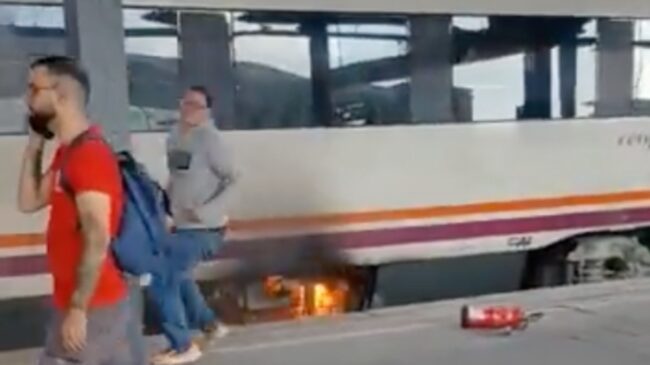 Un incendio en el tren Madrid-Extremadura obliga a desalojar a sus pasajeros