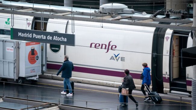 Una avería paraliza el servicio de todas las líneas de tren de alta velocidad Madrid-Barcelona