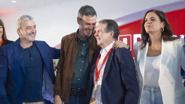 Las encuestas del PSOE dan al PP la victoria en Valencia y auguran un empate en Barcelona
