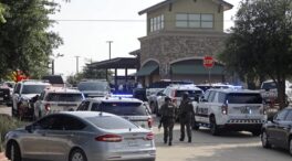 Ocho muertos, entre ellos niños, en un tiroteo en un centro comercial de Texas