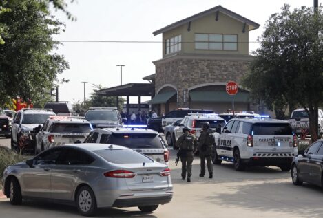 Ocho muertos, entre ellos niños, en un tiroteo en un centro comercial de Texas