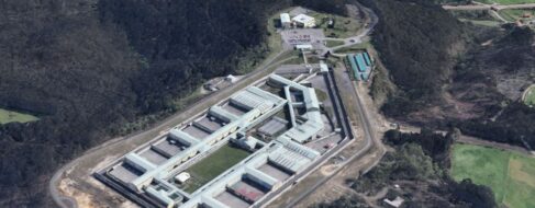 Fuga de película en la prisión de Asturias: rápel con sábanas, escalada y una guarida en el patio