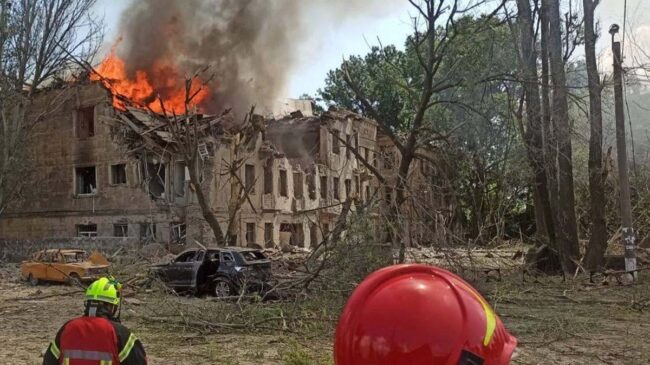 Un ataque ruso contra un hospital de Dnipró deja un dos y 31 heridos