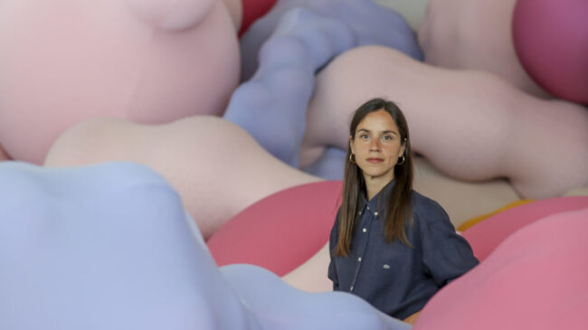 Eva Fábregas, primera artista y comisaria de ‘Enredos’