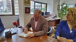 El candidato de Ciudadanos a la Alcaldía de Cáceres renuncia a su sueldo ante notario