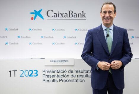 Caixabank pone fin a la sangría de clientes dos años después de la fusión con Bankia
