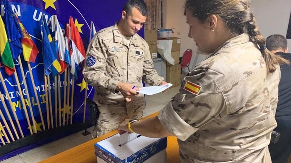 Un total de 2.282 militares desplegados en el exterior han ejercido el voto por correo