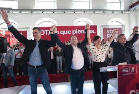 Las encuestas del PSOE disparan a Page en Castilla-La Mancha y pintan bien para Vara
