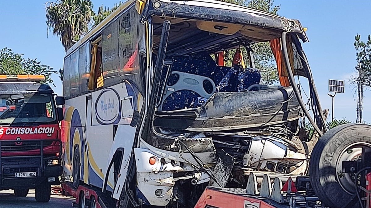 Una mujer muerta y 39 heridos en un accidente de autobús de temporeras en Almonte (Huelva)