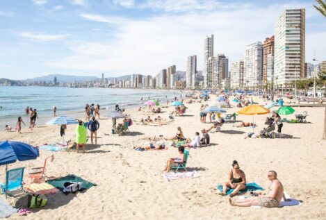 El sector turístico considera «absolutamente inoportuno» convocar elecciones en verano