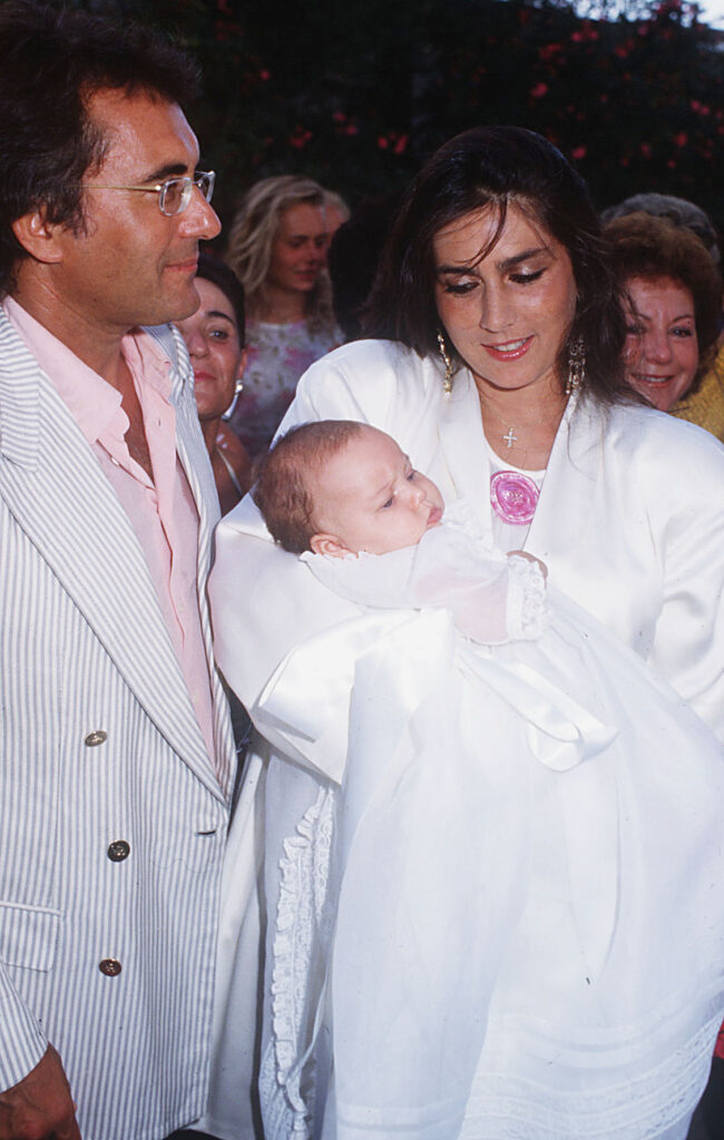 Romina Power y Al Bano bautizando a su hija Ylenia