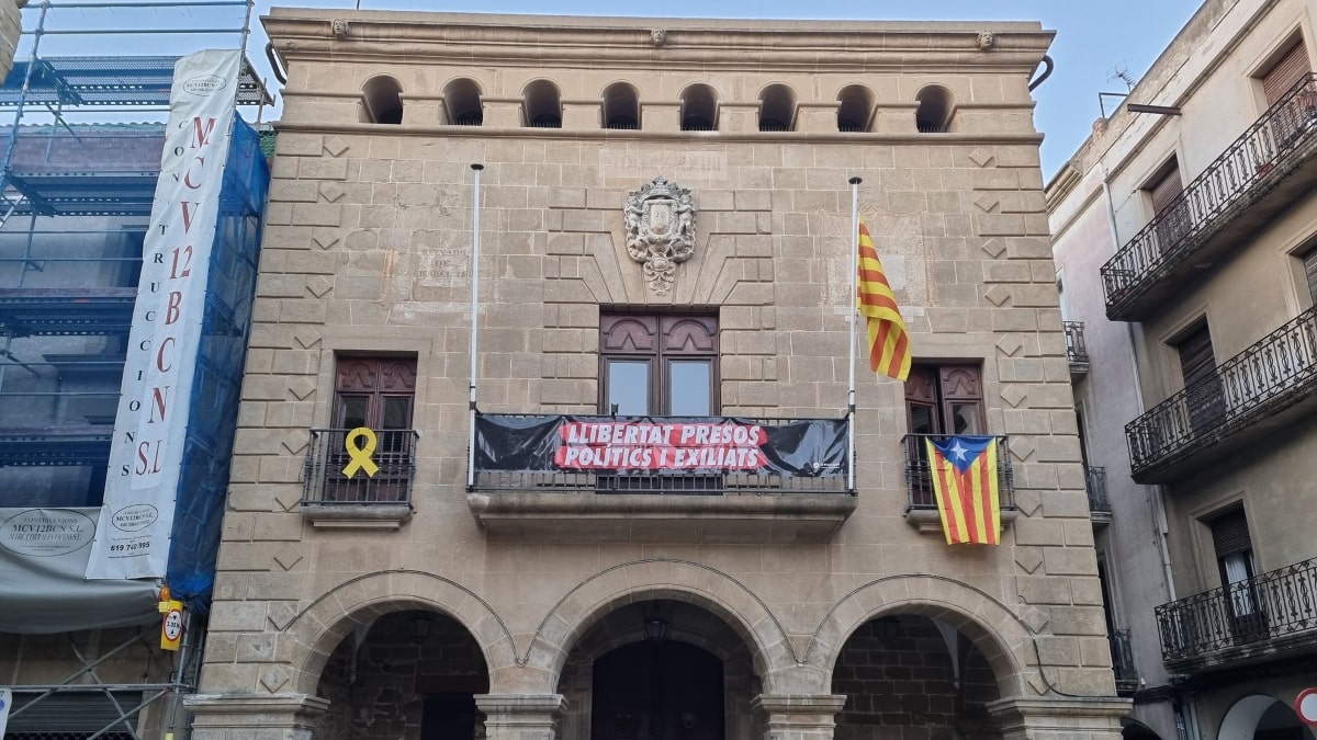 Alud de denuncias en Cataluña para retirar los símbolos ‘indepes’ antes de las elecciones