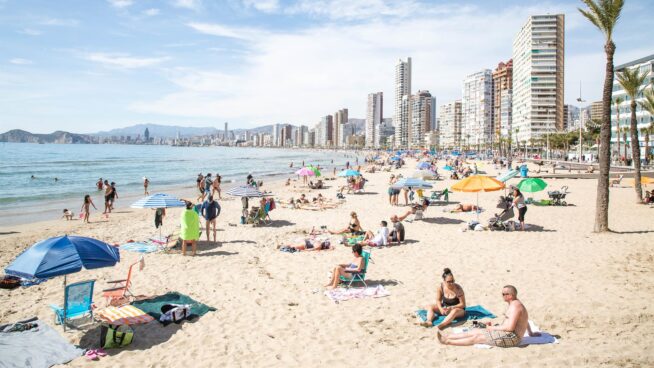 Comprar una vivienda en Marbella, Benidorm y Torrevieja exige más del 60% de los ingresos