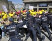 Cargas policiales en Lugo durante la protesta de los bomberos de los consorcios provinciales