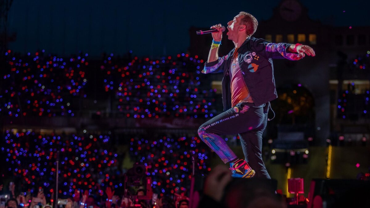 Coldplay cautiva en un Olímpico con 55.000 personas en su primera noche en Barcelona