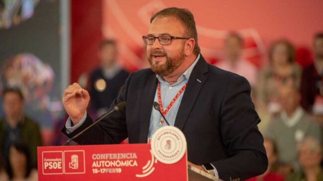 El curioso caso de Mérida: el PSOE revalida su mayoría absoluta pese a la debacle en la región