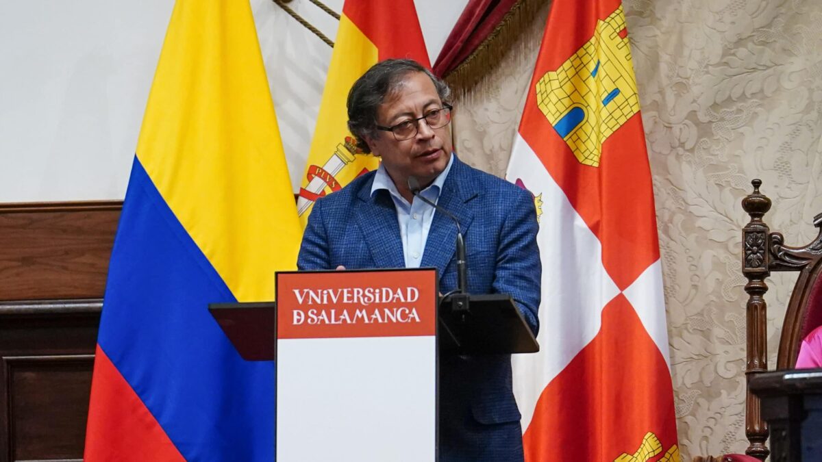 El fiscal general de Colombia reta a Petro a que le eche: «Aquí estoy, esperando la destitución»