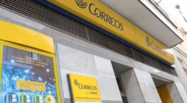 Calviño pincha con su plan bancario en Correos: solo el 1,7% de los españoles lo usa