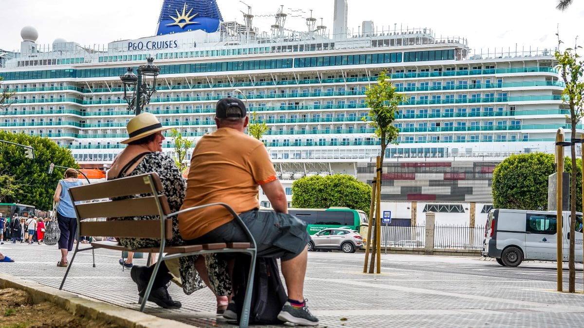 Denuncian que un crucero para mayores sirve de anzuelo para comprar votos en Melilla