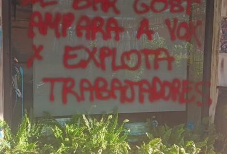Aparece lleno de pintadas y amenazas Gost, el  bar de Moratalaz en el que Vox iba a dar un mitin