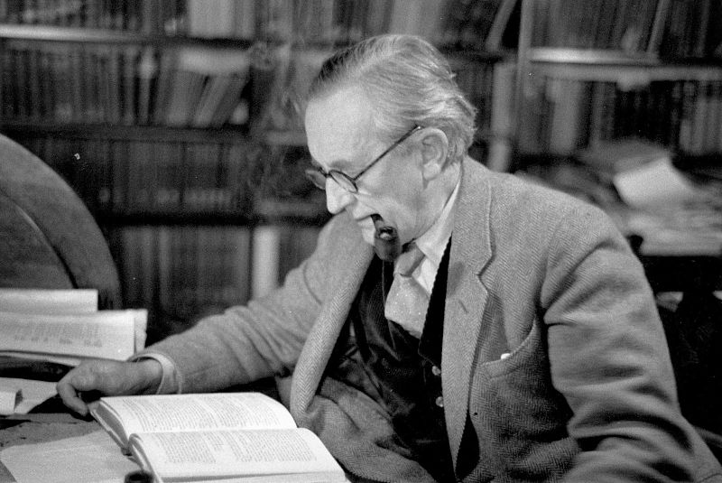 Jrr Tolkien Un Filólogo En Las Fronteras De La Tierra Media