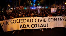 Desokupa moviliza a centenares de personas en Barcelona al grito de «fuera Colau»