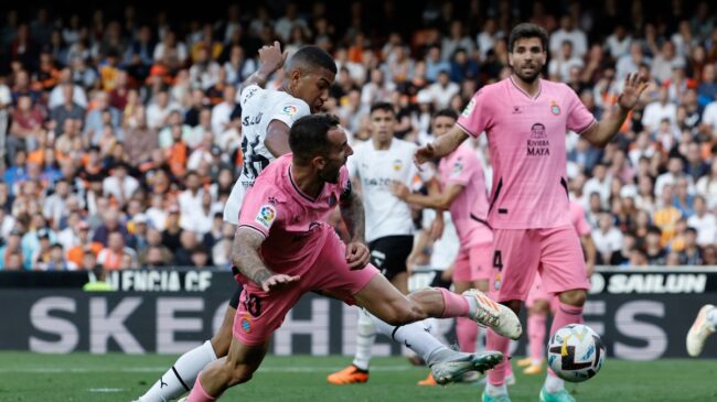 El Espanyol desciende a segunda tras un empate con el Valencia