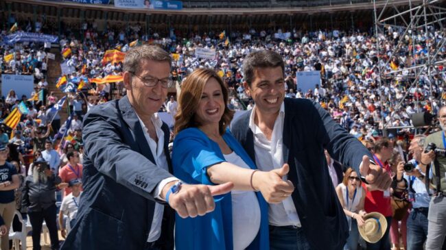 Feijóo se lanza a por el voto de Ciudadanos y Vox en un mitin multitudinario en Valencia