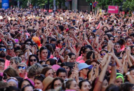 32.000 mujeres tiñen de rosa Madrid contra el cáncer de mama en la XIX Carrera de la Mujer
