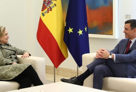 Sánchez se reúne con la exsecretaria de Estado de Estados Unidos Hillary Clinton en Moncloa