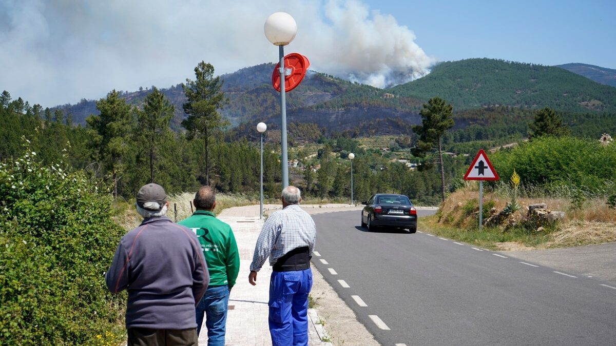 El fuego ha quemado entre 7.500 y 8.000 hectáreas en Las Hurdes, según la Guardia Civil