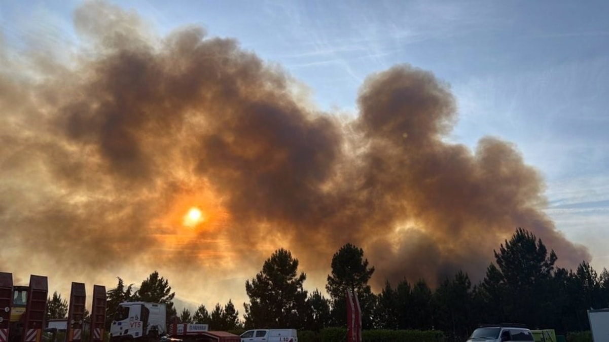 El incendio de Las Hurdes está fuera de control y ya se dirige al Valle del Árrago