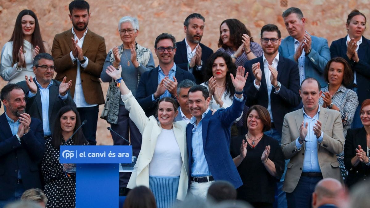 El presidente de la Junta de Andalucía, Juanma Moreno, y Prohens en Campos, 