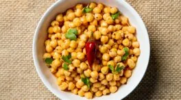 Los mil usos de los garbanzos: en ensalada, ropa vieja o como lecho de unos huevos fritos