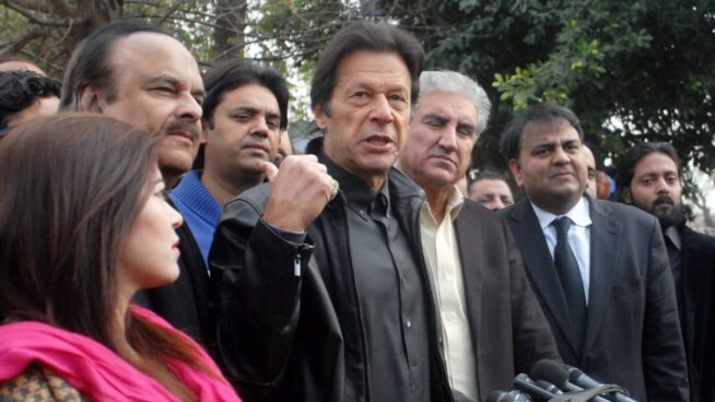 El Supremo paquistaní ordena la liberación del ex primer ministro Khan