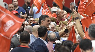 Sánchez busca ahora el voto joven: financiará el 50% del interrail y el 90% de trenes y autobuses