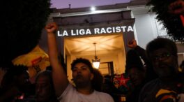 Manifestantes protestan por el racismo contra Vinicius frente al Consulado de España en Sao Paulo