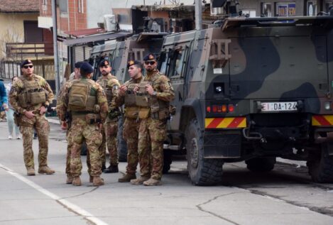 Serbia pone en alerta al Ejército y envía las tropas a la frontera con Kosovo