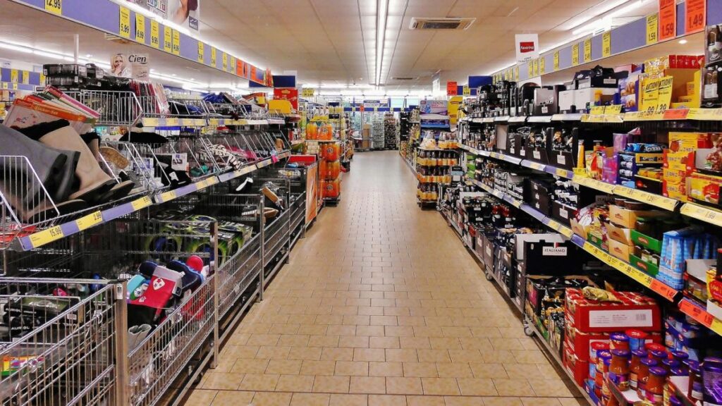 El pasillo de un supermercado. 