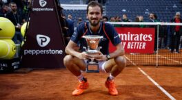 Medvedev gana su primer título en tierra batida al vencer a Rune en el Masters 1000 de Roma