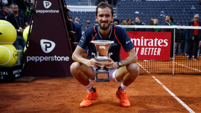 Medvedev gana su primer título en tierra batida al vencer a Rune en el Masters 1000 de Roma