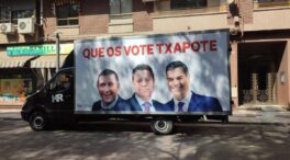 El PP ataca a Page con un camión con su cara, la de Sánchez y Otegi: «Que os vote Txapote»