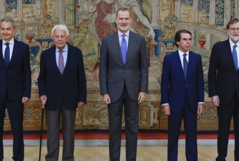 González, Aznar, Zapatero y Rajoy, junto al rey Felipe VI en la reunión del Patronato de Elcano