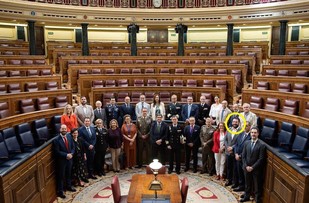 Un diputado de Bildu se diploma en Defensa Nacional en el ministerio de Robles