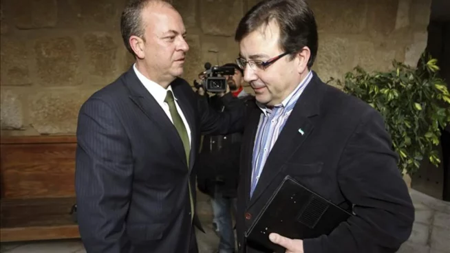 Cuando la división de la izquierda dio cuatro años de gobierno del PP en Extremadura