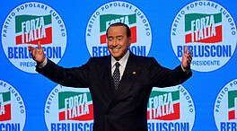 Las acciones del conglomerado de Berlusconi se disparan tras su muerte