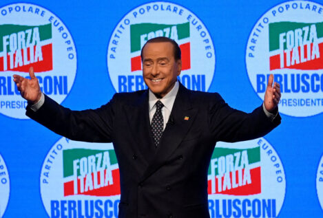 Las acciones del conglomerado de Berlusconi se disparan tras su muerte