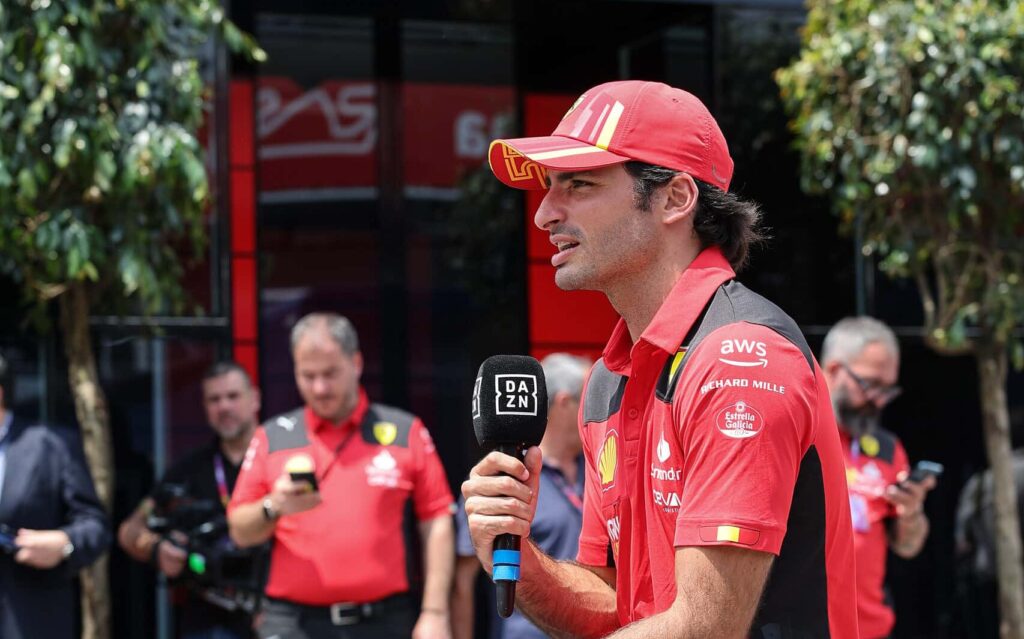 Carlos Sainz, piloto del equipo Ferrari, concede una entrevista a Dazn, plataforma que actualmente explota los derechos de la Fórmula 1 en España.